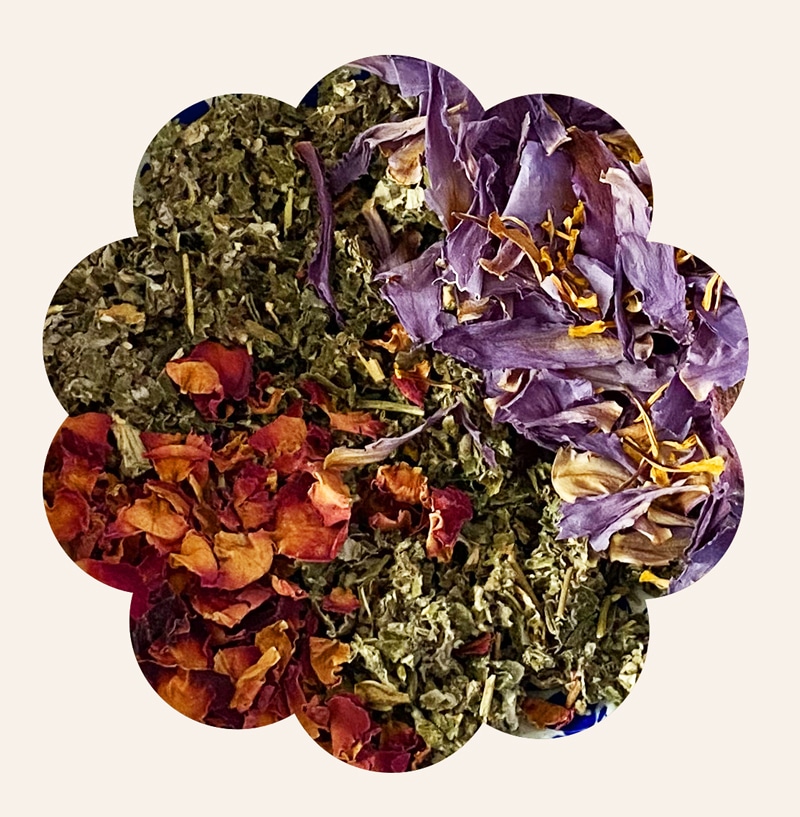 Nos fleurs biologique : pétales de rose, feuille framboisier, lotus bleu, lavande